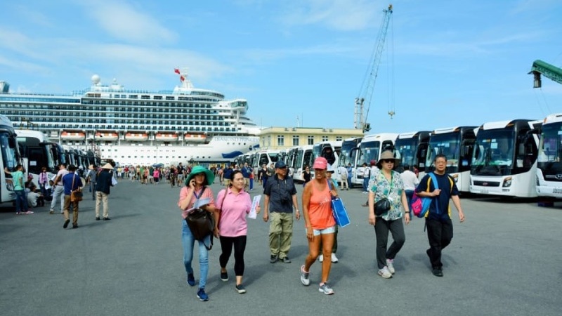Chan May Port to Da Nang private car transfer with a professional local driver in Vietnam